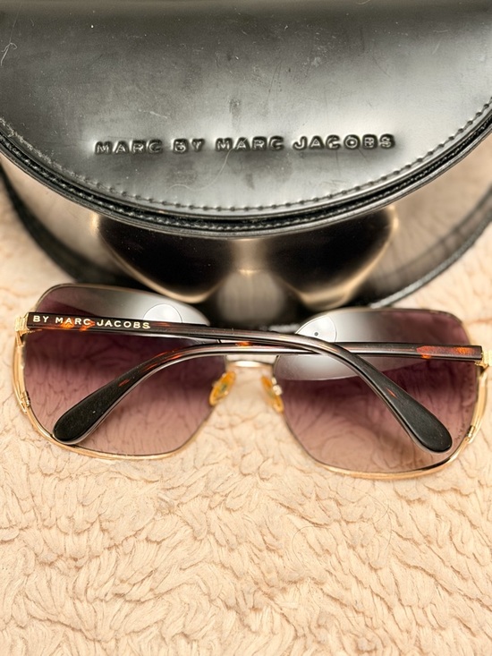 Marc Jacobs Gold Frame Sunglasses with Gradient Brown Lenses